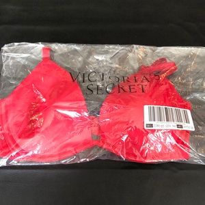 PINK Lightest Lined Bra NWT